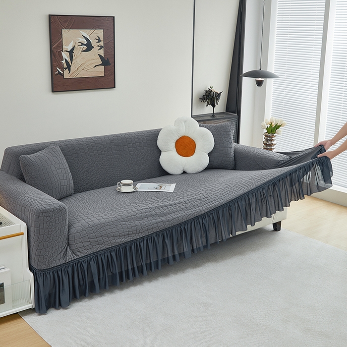 91家纺网 家纺一手货源 找家纺 丝绮鹿 2025新款雕花绒水立方沙发套裙边款（三人图） 深灰