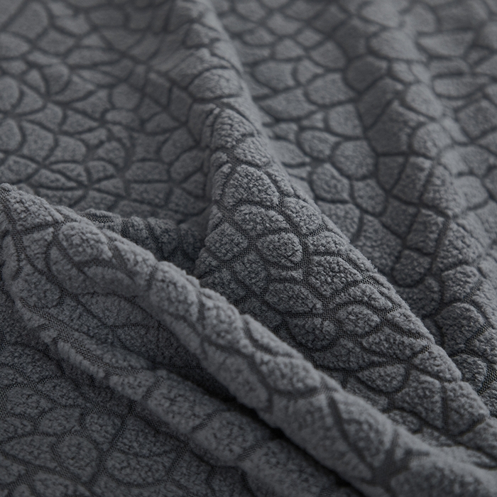 91家纺网 家纺一手货源 找家纺 丝绮鹿 2025新款雕花绒水立方沙发套裙边款（三人图） 深灰