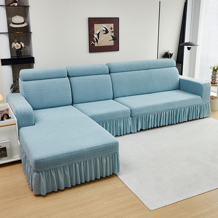 91家纺网 家纺一手货源 找家纺 丝绮鹿 2025新款雕花绒水立方沙发套裙边款（贵妃图） 淡蓝