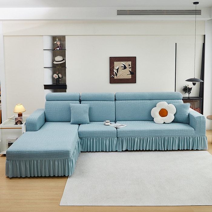 91家纺网 家纺一手货源 找家纺 丝绮鹿 2025新款雕花绒水立方沙发套裙边款（贵妃图） 淡蓝