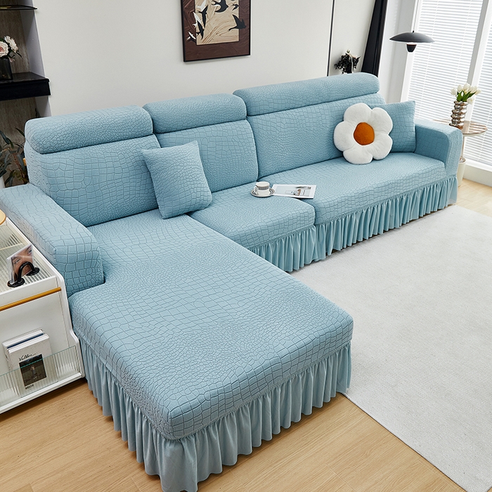 91家纺网 家纺一手货源 找家纺 丝绮鹿 2025新款雕花绒水立方沙发套裙边款（贵妃图） 淡蓝