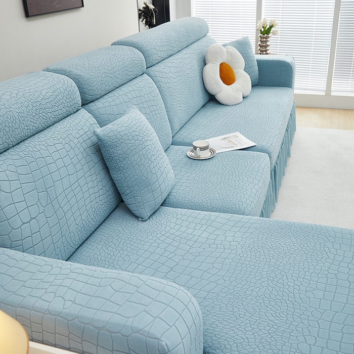 91家纺网 家纺一手货源 找家纺 丝绮鹿 2025新款雕花绒水立方沙发套裙边款（贵妃图） 淡蓝