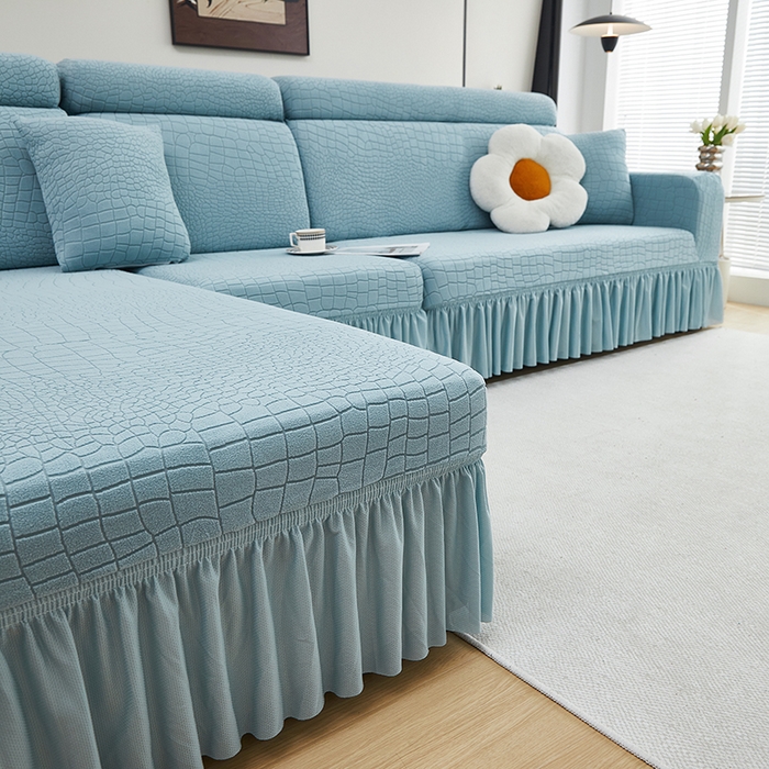 91家纺网 家纺一手货源 找家纺 丝绮鹿 2025新款雕花绒水立方沙发套裙边款（贵妃图） 淡蓝