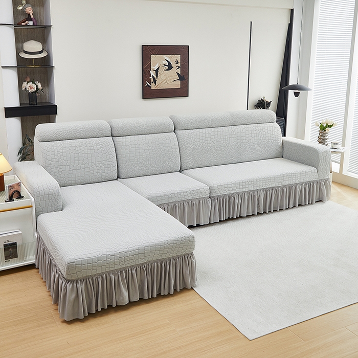 91家纺网 家纺一手货源 找家纺 丝绮鹿 2025新款雕花绒水立方沙发套裙边款（贵妃图） 浅灰