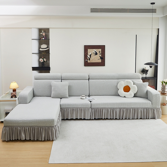 91家纺网 家纺一手货源 找家纺 丝绮鹿 2025新款雕花绒水立方沙发套裙边款（贵妃图） 浅灰