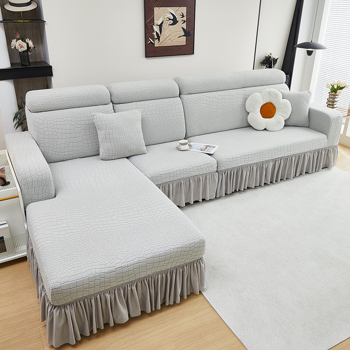 91家纺网 家纺一手货源 找家纺 丝绮鹿 2025新款雕花绒水立方沙发套裙边款（贵妃图） 浅灰