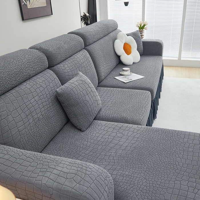 91家纺网 家纺一手货源 找家纺 丝绮鹿 2025新款雕花绒水立方沙发套裙边款（贵妃图） 深灰