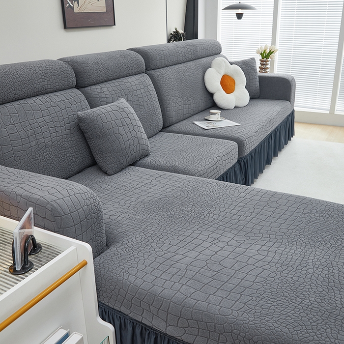 91家纺网 家纺一手货源 找家纺 丝绮鹿 2025新款雕花绒水立方沙发套裙边款（贵妃图） 深灰