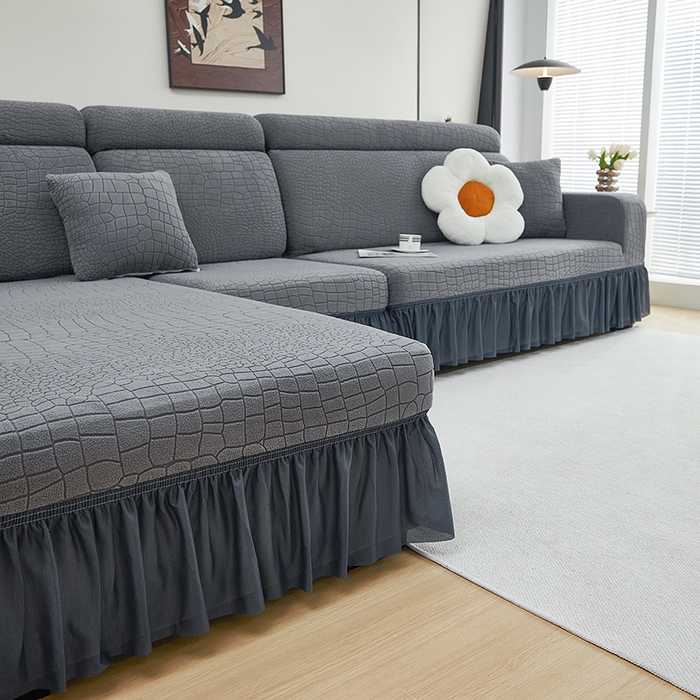 91家纺网 家纺一手货源 找家纺 丝绮鹿 2025新款雕花绒水立方沙发套裙边款（贵妃图） 深灰