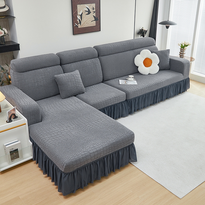 91家纺网 家纺一手货源 找家纺 丝绮鹿 2025新款雕花绒水立方沙发套裙边款（贵妃图） 深灰