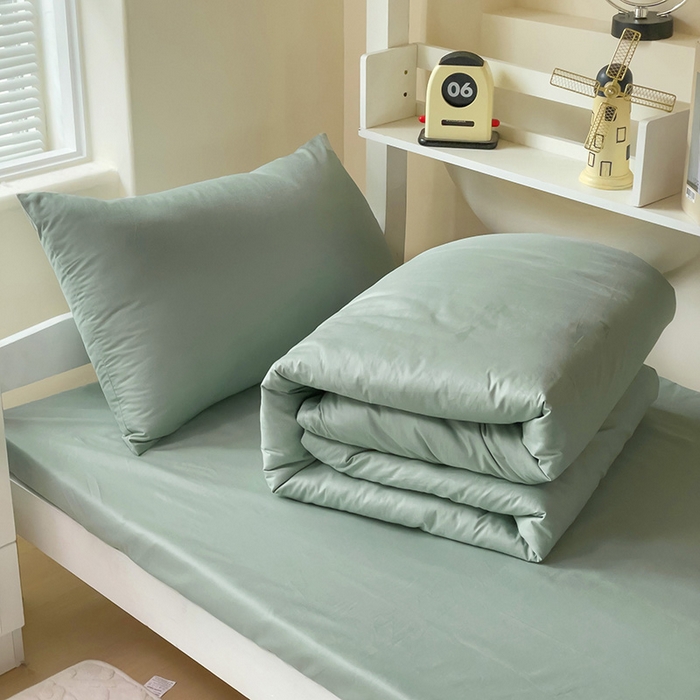 91家纺网 家纺一手货源 找家纺 泽西家纺+V17798841158发大图 2025新款A类全棉简约风大学生宿舍双拼纯色纯棉三件套 豆绿