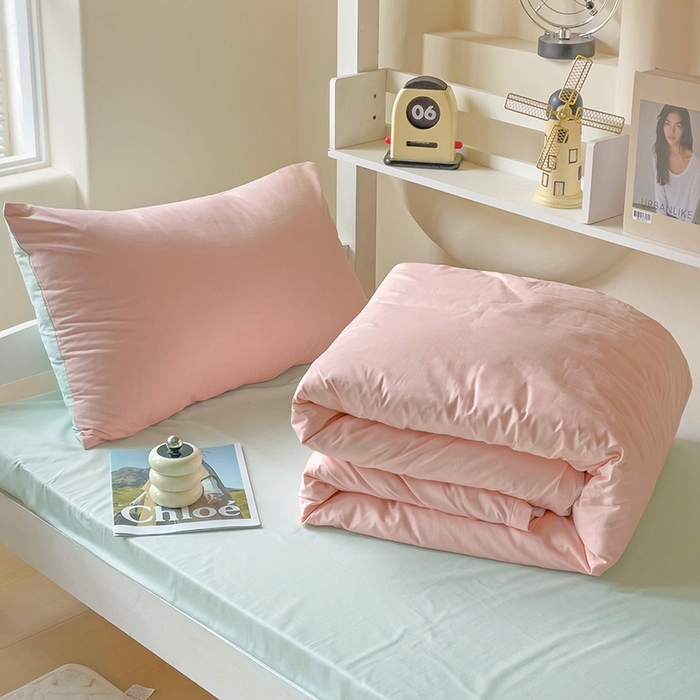 91家纺网 家纺一手货源 找家纺 泽西家纺+V17798841158发大图 2025新款A类全棉简约风大学生宿舍双拼纯色纯棉三件套 粉+浅绿