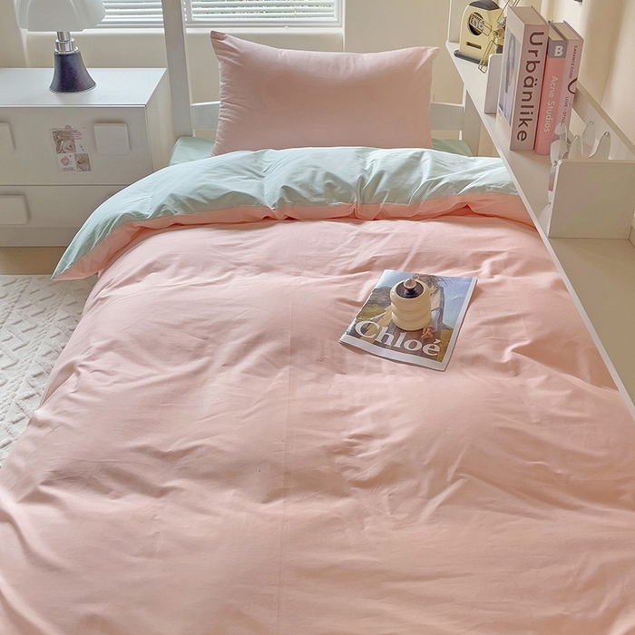 91家纺网 家纺一手货源 找家纺 泽西家纺+V17798841158发大图 2025新款A类全棉简约风大学生宿舍双拼纯色纯棉三件套 粉+浅绿