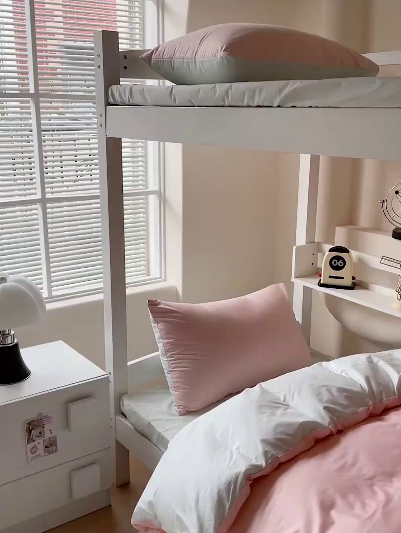 91家纺网 家纺一手货源 找家纺 泽西家纺+V17798841158发大图 2025新款A类全棉简约风大学生宿舍双拼纯色纯棉三件套 粉+浅绿