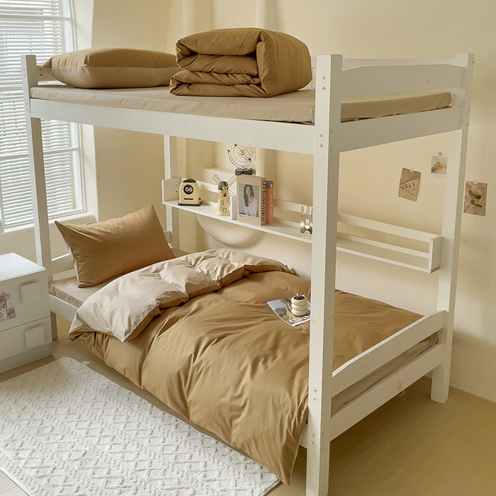 91家纺网 家纺一手货源 找家纺 泽西家纺+V17798841158发大图 2025新款A类全棉简约风大学生宿舍双拼纯色纯棉三件套 焦糖+卡其