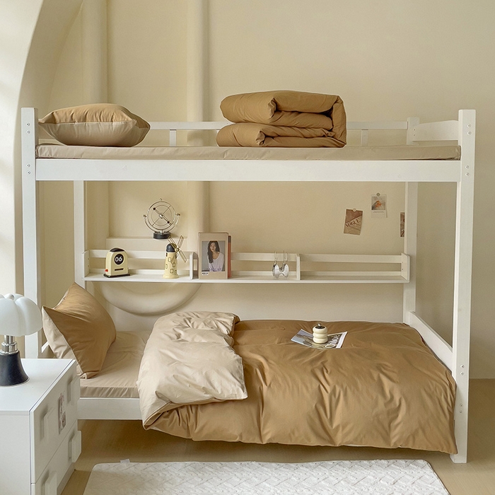 91家纺网 家纺一手货源 找家纺 泽西家纺+V17798841158发大图 2025新款A类全棉简约风大学生宿舍双拼纯色纯棉三件套 焦糖+卡其