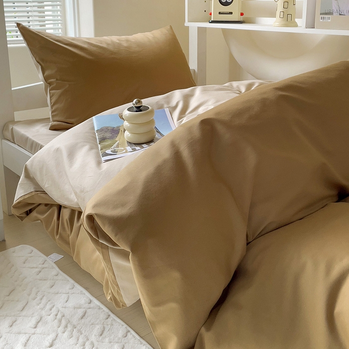 91家纺网 家纺一手货源 找家纺 泽西家纺+V17798841158发大图 2025新款A类全棉简约风大学生宿舍双拼纯色纯棉三件套 焦糖+卡其