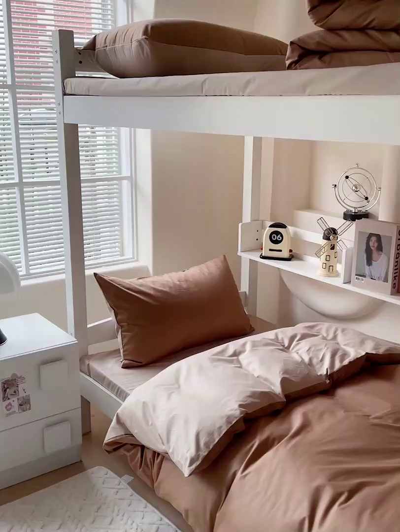 91家纺网 家纺一手货源 找家纺 泽西家纺+V17798841158发大图 2025新款A类全棉简约风大学生宿舍双拼纯色纯棉三件套 焦糖+卡其