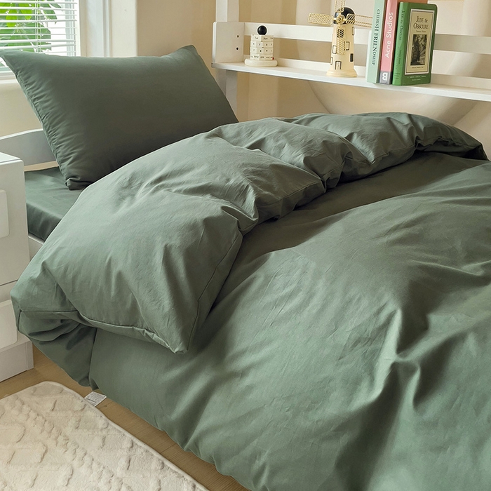 91家纺网 家纺一手货源 找家纺 泽西家纺+V17798841158发大图 2025新款A类全棉简约风大学生宿舍双拼纯色纯棉三件套 军绿