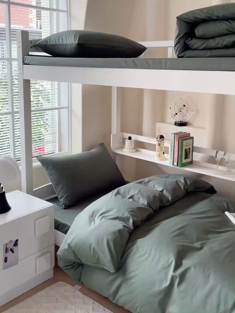 91家纺网 家纺一手货源 找家纺 泽西家纺+V17798841158发大图 2025新款A类全棉简约风大学生宿舍双拼纯色纯棉三件套 军绿