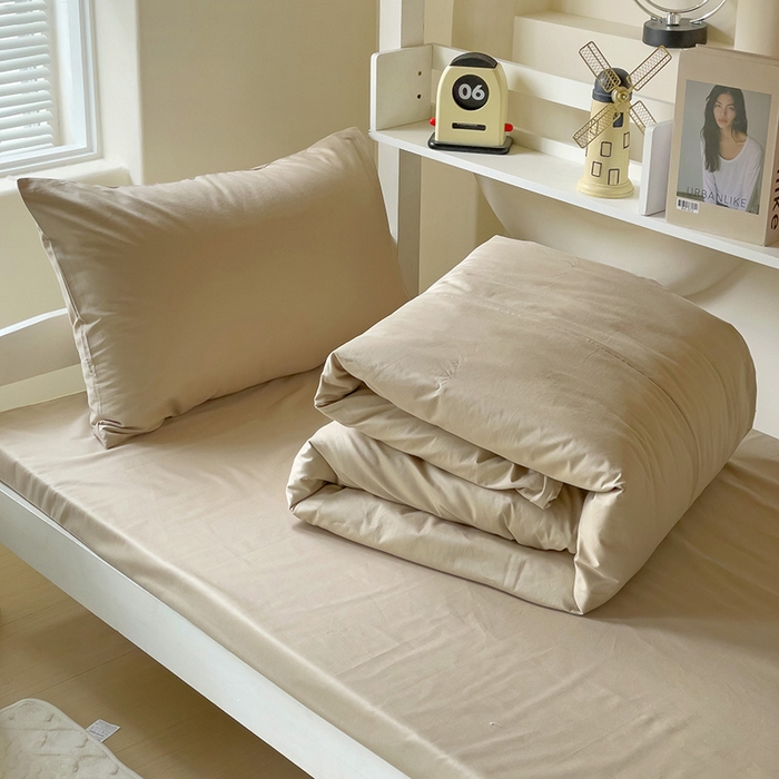 91家纺网 家纺一手货源 找家纺 泽西家纺+V17798841158发大图 2025新款A类全棉简约风大学生宿舍双拼纯色纯棉三件套 卡其