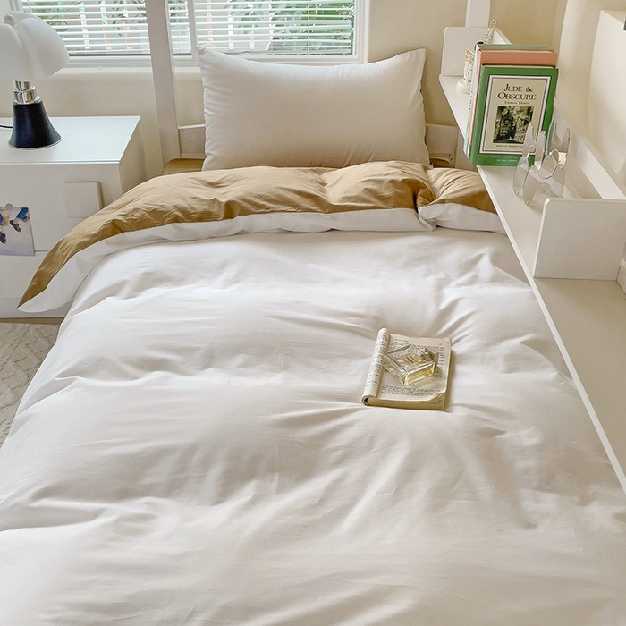 91家纺网 家纺一手货源 找家纺 泽西家纺+V17798841158发大图 2025新款A类全棉简约风大学生宿舍双拼纯色纯棉三件套 露白+焦糖