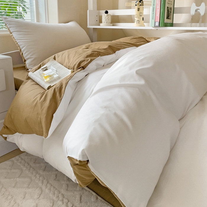 91家纺网 家纺一手货源 找家纺 泽西家纺+V17798841158发大图 2025新款A类全棉简约风大学生宿舍双拼纯色纯棉三件套 露白+焦糖