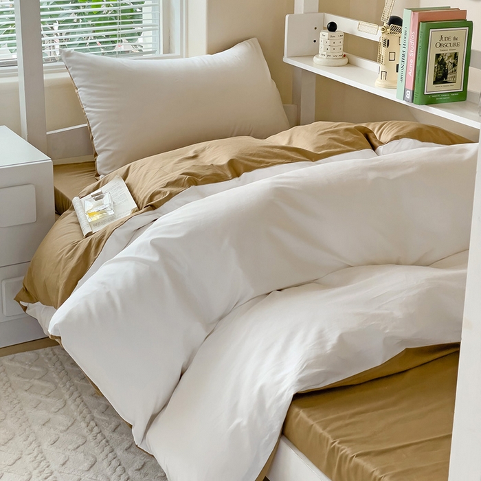 91家纺网 家纺一手货源 找家纺 泽西家纺+V17798841158发大图 2025新款A类全棉简约风大学生宿舍双拼纯色纯棉三件套 露白+焦糖