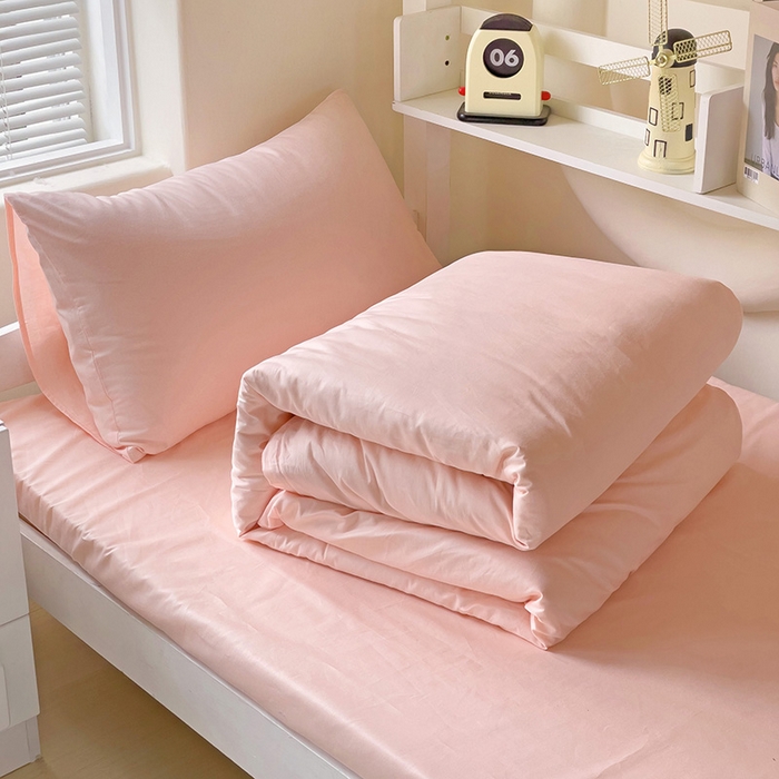 91家纺网 家纺一手货源 找家纺 泽西家纺+V17798841158发大图 2025新款A类全棉简约风大学生宿舍双拼纯色纯棉三件套 奶油粉