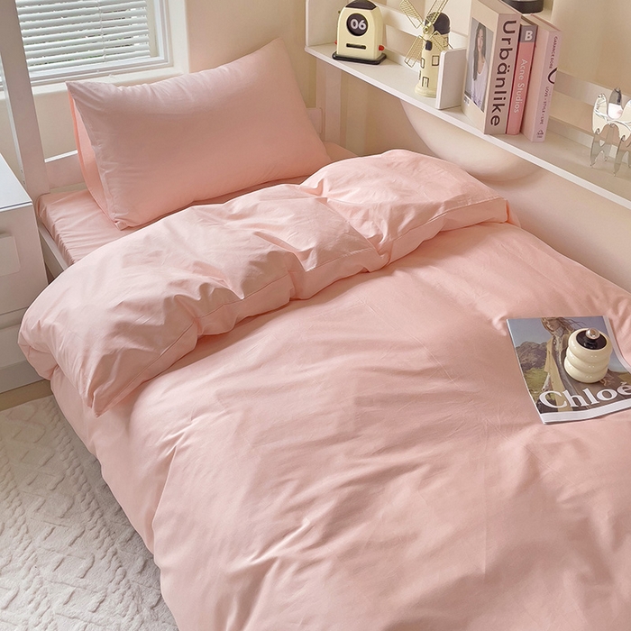 91家纺网 家纺一手货源 找家纺 泽西家纺+V17798841158发大图 2025新款A类全棉简约风大学生宿舍双拼纯色纯棉三件套 奶油粉