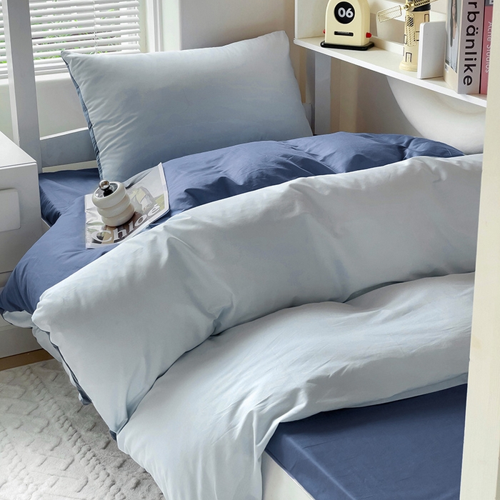 91家纺网 家纺一手货源 找家纺 泽西家纺+V17798841158发大图 2025新款A类全棉简约风大学生宿舍双拼纯色纯棉三件套 浅蓝+深蓝