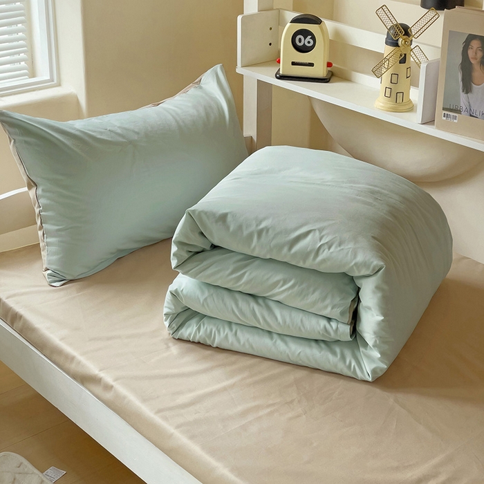 91家纺网 家纺一手货源 找家纺 泽西家纺+V17798841158发大图 2025新款A类全棉简约风大学生宿舍双拼纯色纯棉三件套 浅绿+卡其