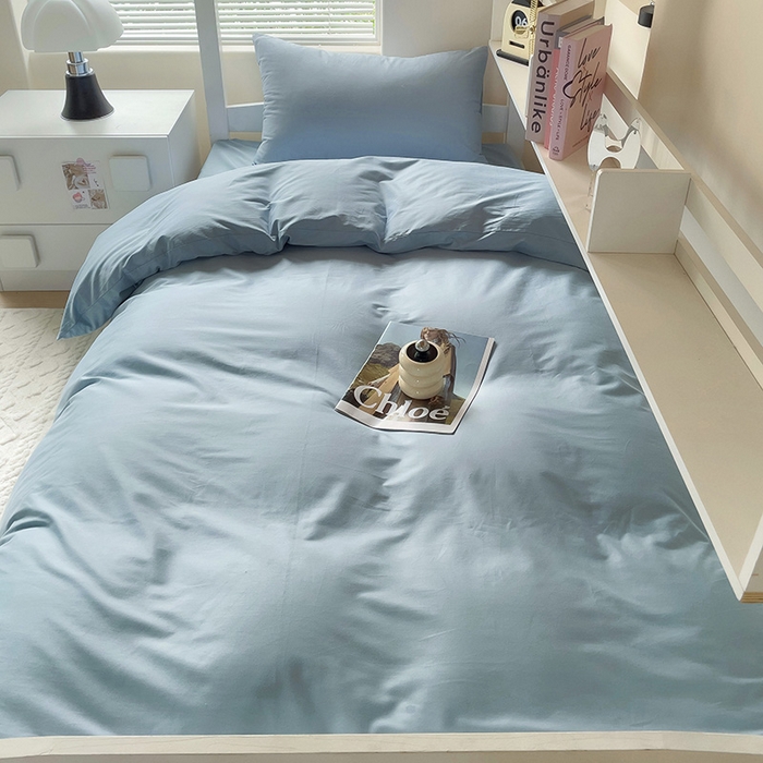 91家纺网 家纺一手货源 找家纺 泽西家纺+V17798841158发大图 2025新款A类全棉简约风大学生宿舍双拼纯色纯棉三件套 雾蓝