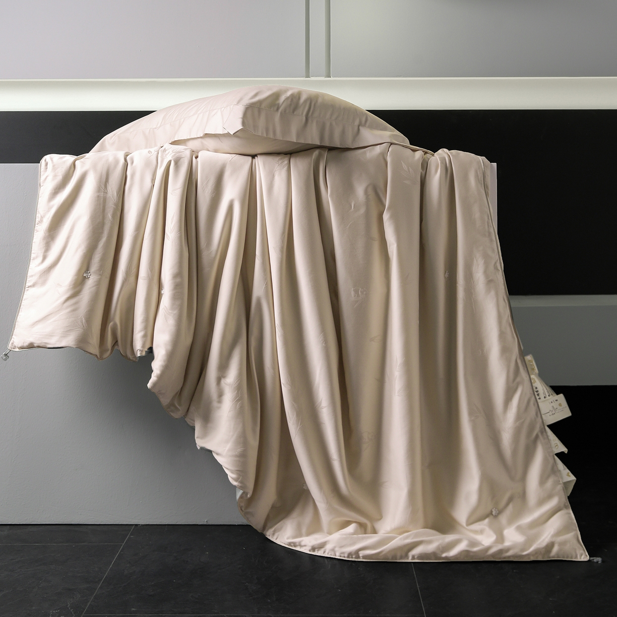 91家纺网 家纺一手货源 找家纺 （总）俏企鹅羽绒精品馆 2025新款80S大提花熊猫抱竹蚕丝被被子被芯