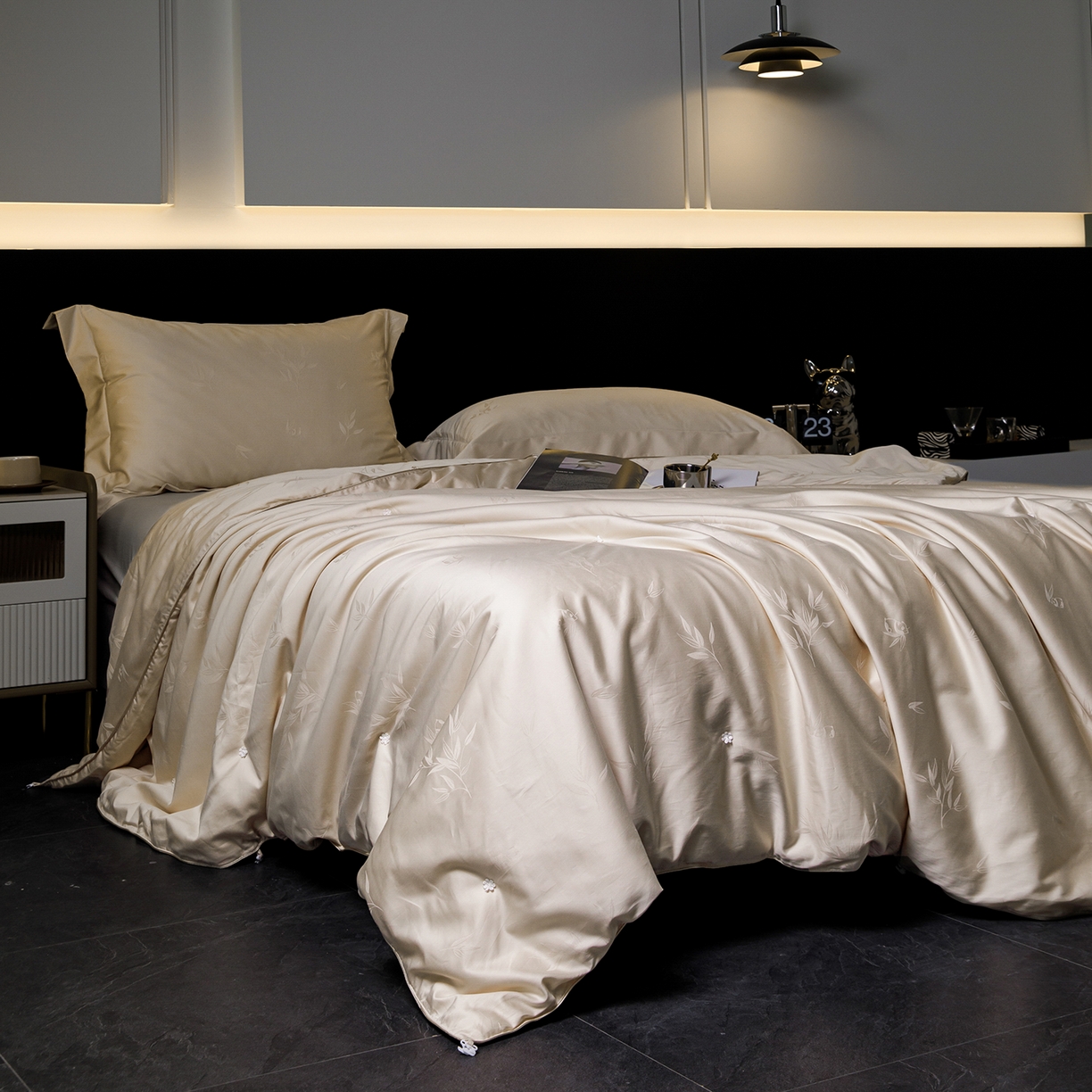 91家纺网 家纺一手货源 找家纺 （总）俏企鹅羽绒精品馆 2025新款80S大提花熊猫抱竹蚕丝被被子被芯