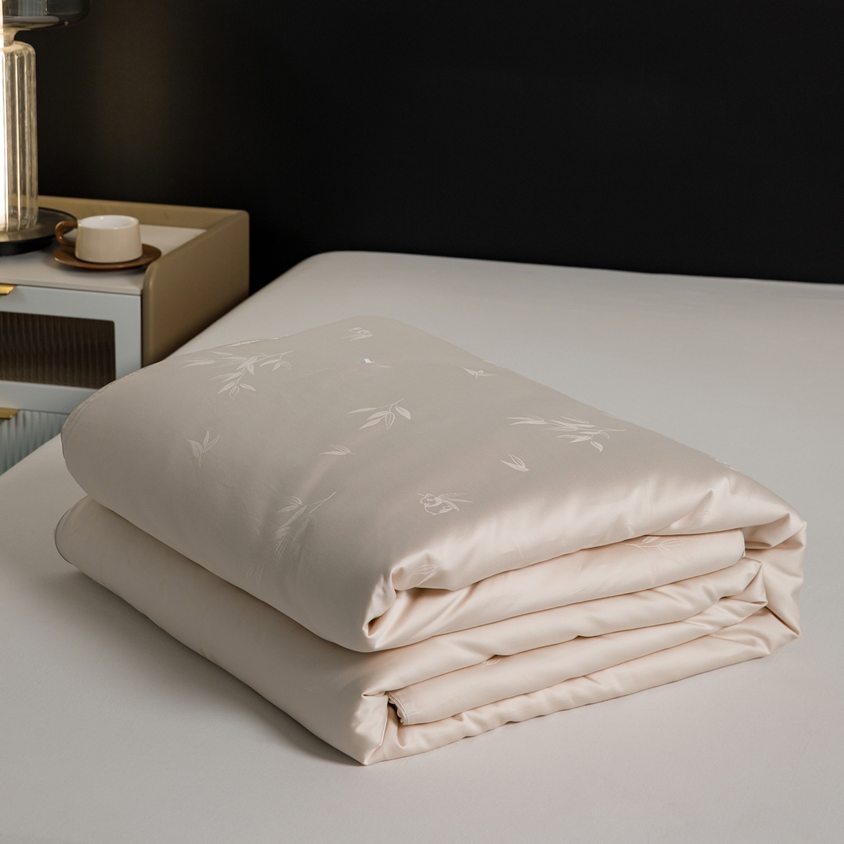 91家纺网 家纺一手货源 找家纺 （总）俏企鹅羽绒精品馆 2025新款80S大提花熊猫抱竹蚕丝被被子被芯