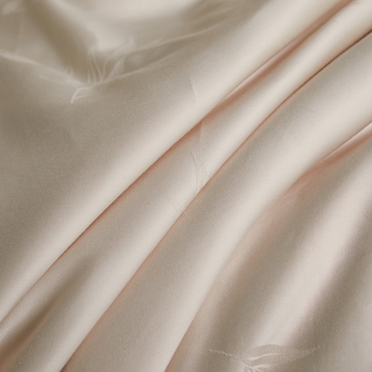 91家纺网 家纺一手货源 找家纺 俏企鹅羽绒精品馆 2025新款80S大提花熊猫抱竹被子被芯 茶金色