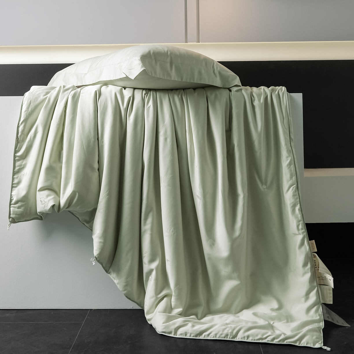 91家纺网 家纺一手货源 找家纺 俏企鹅羽绒精品馆 2025新款80S大提花熊猫抱竹被子被芯 清茶色