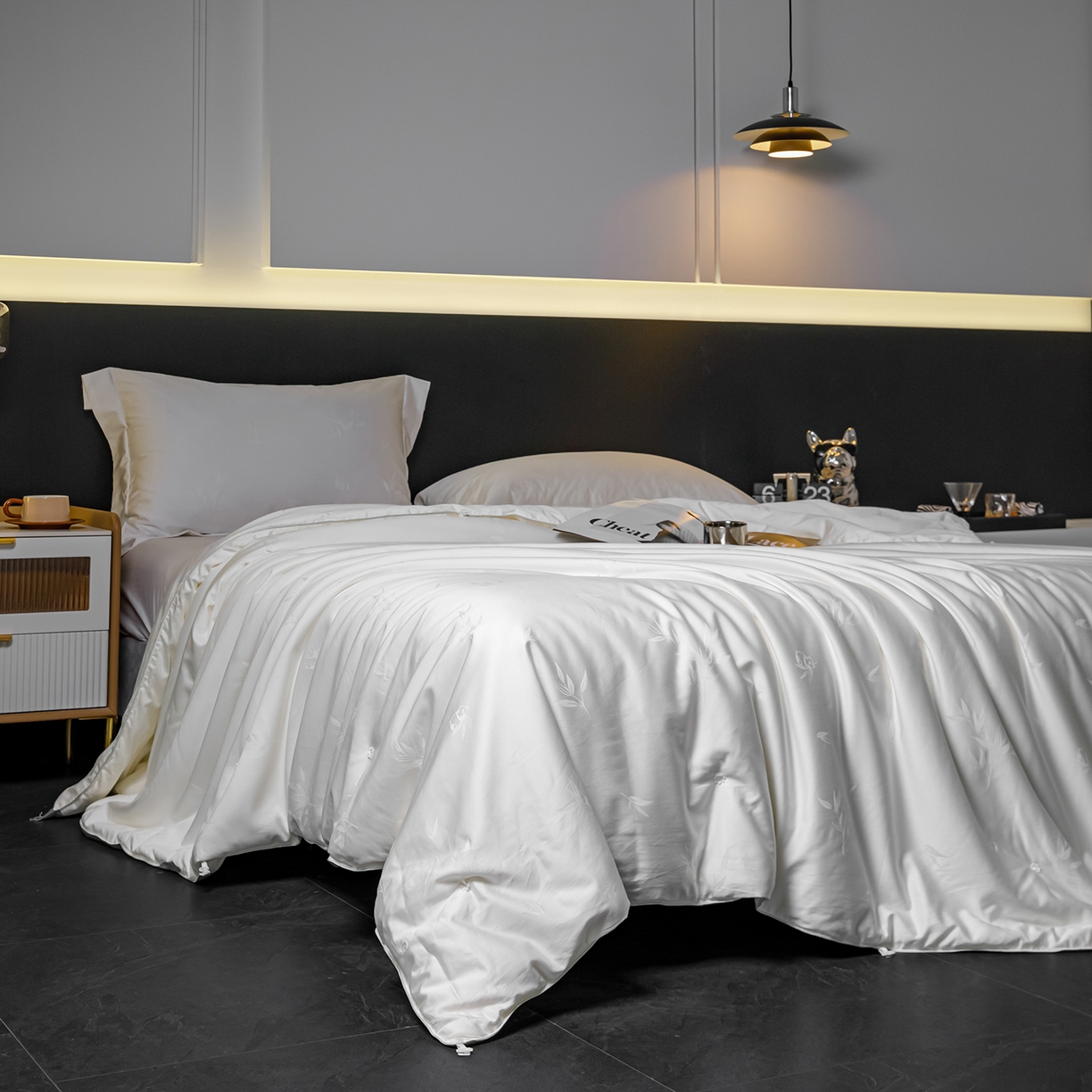 91家纺网 家纺一手货源 找家纺 俏企鹅羽绒精品馆 2025新款80S大提花熊猫抱竹被子被芯 珍珠色