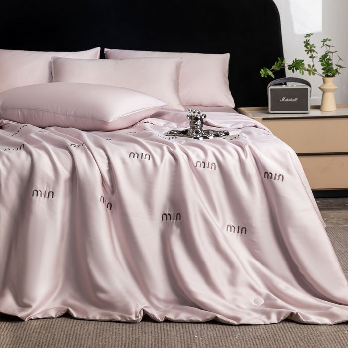 91家纺网 家纺一手货源 找家纺 小叮当家纺仓储工厂店 （提供买家秀 爆款花型 不断货）2025新款A类水洗真丝满绣夏被夏凉被四件套 minmin紫色