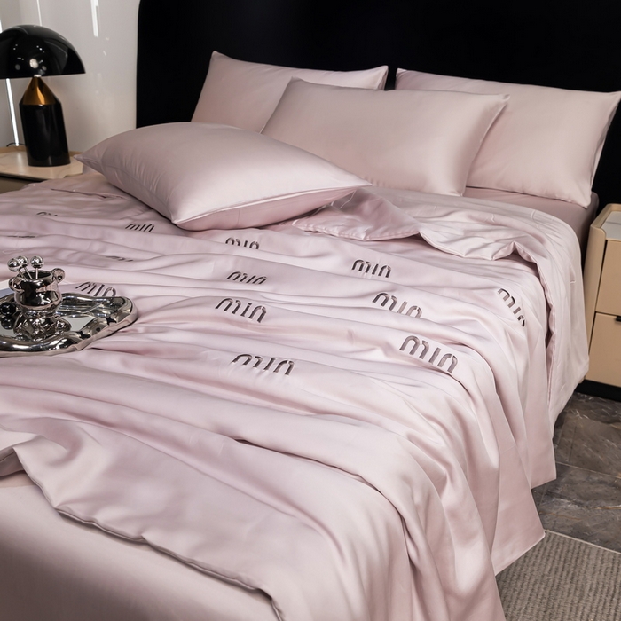 91家纺网 家纺一手货源 找家纺 小叮当家纺仓储工厂店 （提供买家秀 爆款花型 不断货）2025新款A类水洗真丝满绣夏被夏凉被四件套 minmin紫色