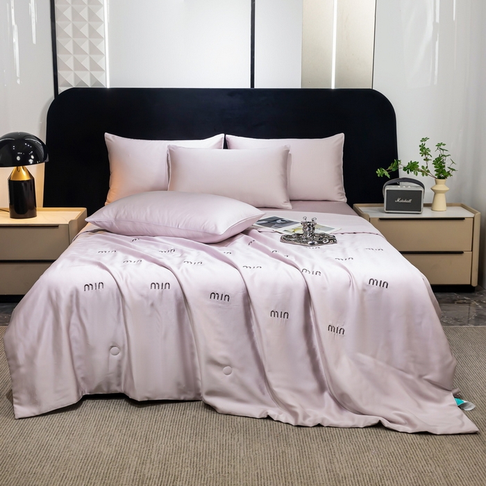 91家纺网 家纺一手货源 找家纺 小叮当家纺仓储工厂店 （提供买家秀 爆款花型 不断货）2025新款A类水洗真丝满绣夏被夏凉被四件套 minmin紫色
