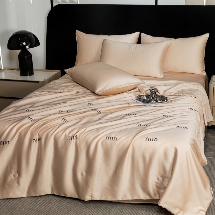 91家纺网 家纺一手货源 找家纺 小叮当家纺仓储工厂店 （提供买家秀 爆款花型 不断货）2025新款A类水洗真丝满绣夏被夏凉被四件套 minmin香槟