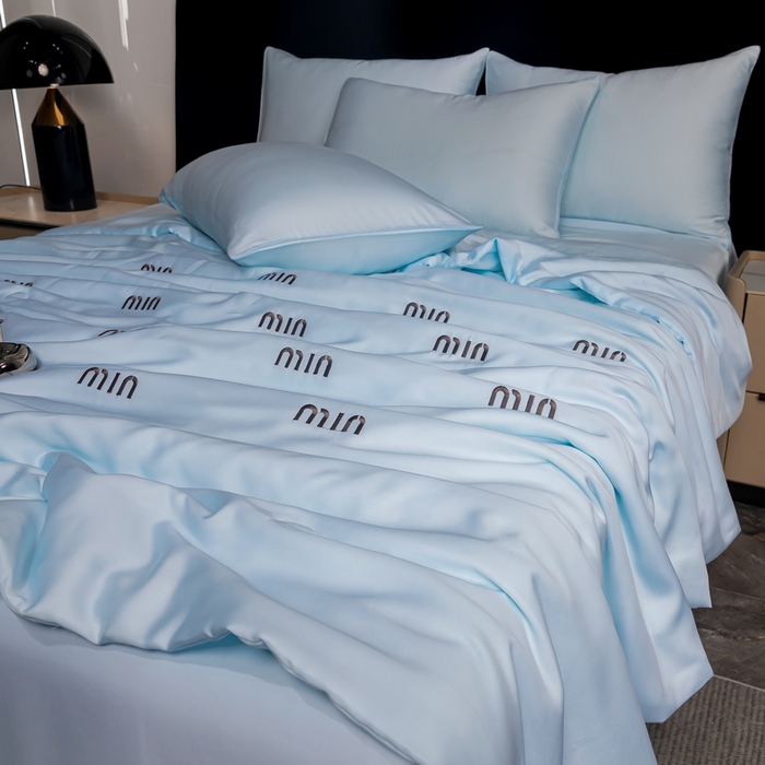 91家纺网 家纺一手货源 找家纺 小叮当家纺仓储工厂店 （提供买家秀 爆款花型 不断货）2025新款A类水洗真丝满绣夏被夏凉被四件套 minmin水蓝