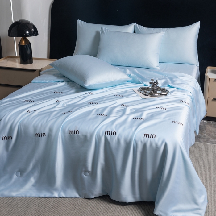 91家纺网 家纺一手货源 找家纺 小叮当家纺仓储工厂店 （提供买家秀 爆款花型 不断货）2025新款A类水洗真丝满绣夏被夏凉被四件套 minmin水蓝