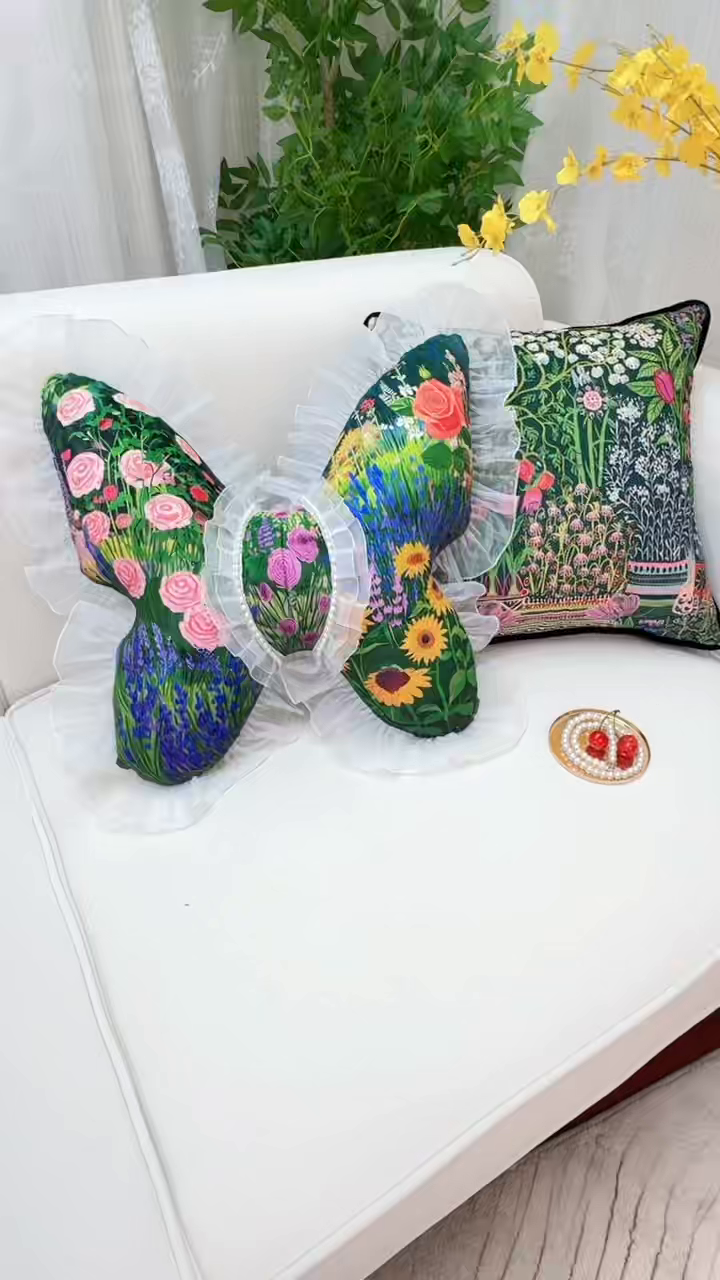 91家纺网 家纺一手货源 找家纺 爱家居 2025新款荷兰绒双面数码印花蕾丝款蝴蝶系列抱枕 蓝蝴蝶—方枕