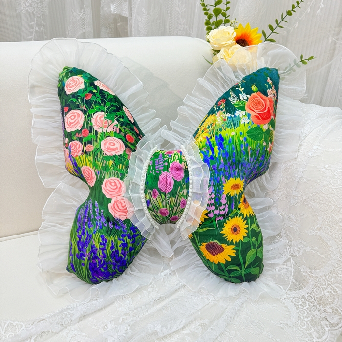 91家纺网 家纺一手货源 找家纺 爱家居 2025新款荷兰绒双面数码印花蕾丝款蝴蝶系列抱枕 莫奈花园—蝴蝶