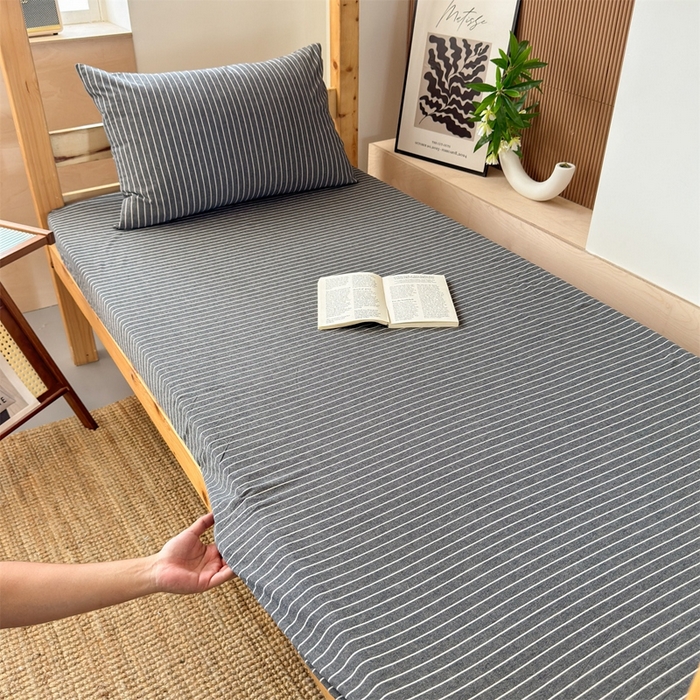 91家纺网 家纺一手货源 找家纺 北欧良品 2025新款色织水洗棉学生单品床笠+床单 纯棉-灰细条