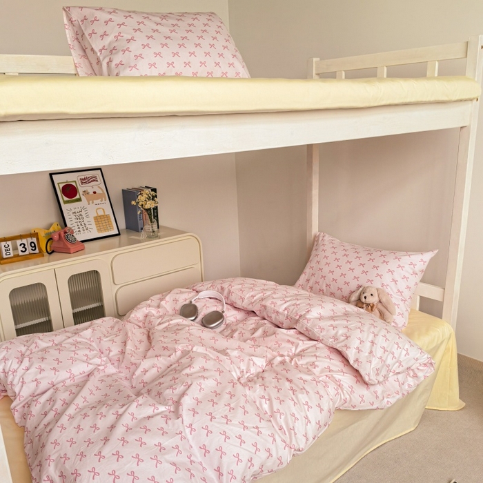 91家纺网 家纺一手货源 找家纺 锦彩家居 2025新款正宗13372全棉学生三件套全棉印花学生宿舍上下铺三件套（量大可定制价格可谈）提供买家秀 粉蝴蝶结