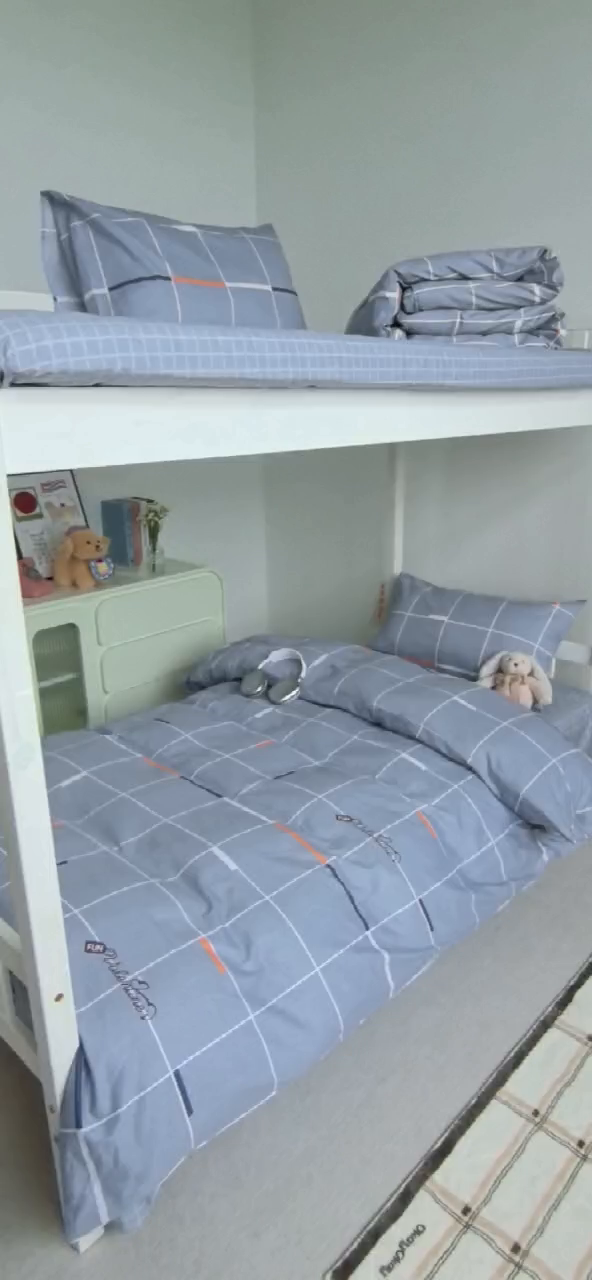 91家纺网 家纺一手货源 找家纺 锦彩家居 2025新款正宗13372全棉学生三件套全棉印花学生宿舍上下铺三件套（量大可定制价格可谈）提供买家秀 简约灰格